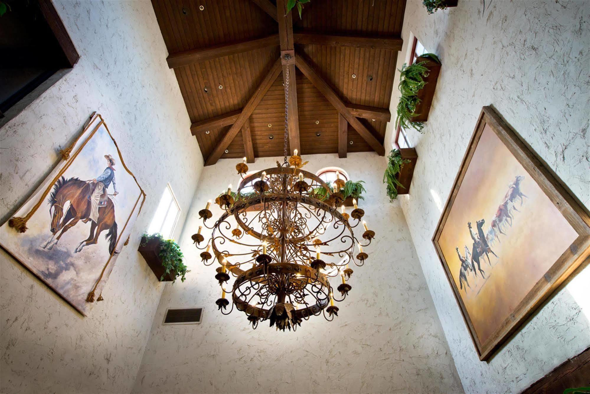 Harris Ranch Inn And Restaurant Huron Exterior foto